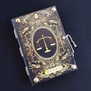 Caderno costurado com capa em madeira Advocacia