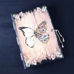 Caderno costurado com capa em madeira Borboleta 06