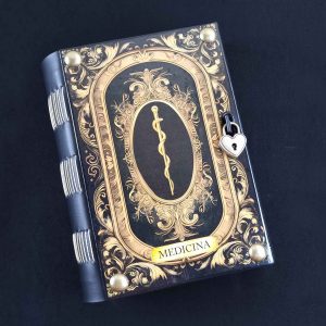 Caderno costurado com capa em madeira Medicina