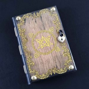 Caderno costurado com capa em madeira Triluna 01