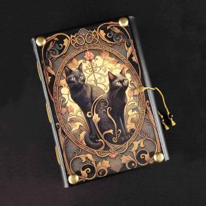 Caderno costurado com capa em madeira Gato 03