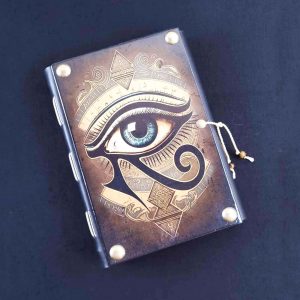 Caderno costurado com capa em madeira Horus 01